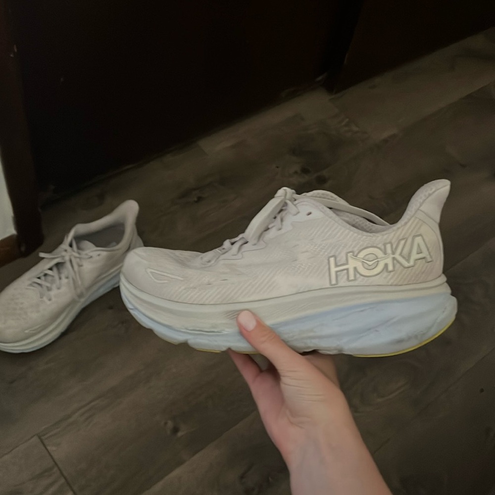 Lightly worn hokas size 10 Clifton 9
